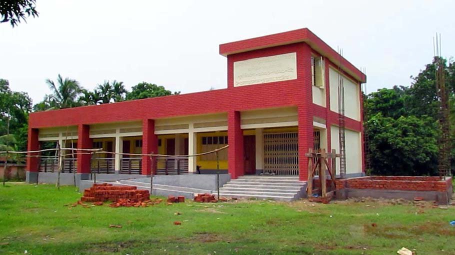 School building has cracks before inauguration