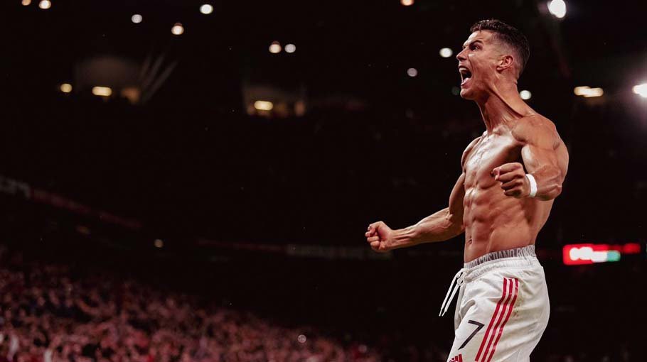 Ronaldo late show gives Man Utd win