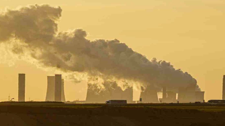 German companies urge next govt to step up  on climate