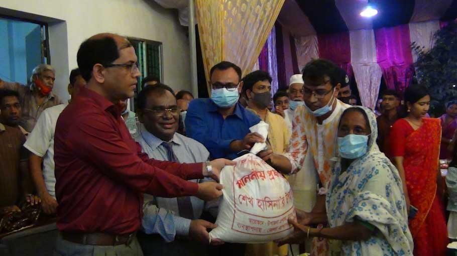PM’s gift distributed at Lakshmipur Mandaps