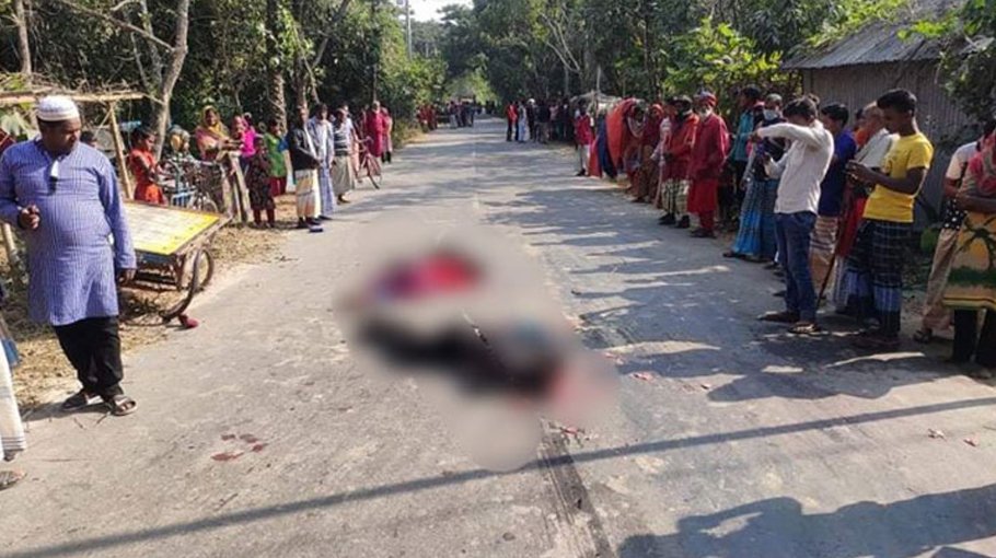 Road crash kills 3 in Pabna