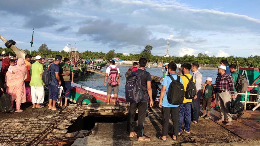 Tourists stranded on St Martin’s island return