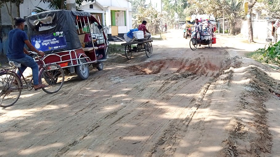 Ishwardi people in despair for dilapidated road