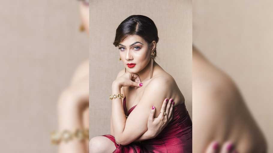 Mahi to star opposite Reza