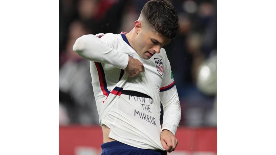 Pulisic sends Mexico a message with goal celebration