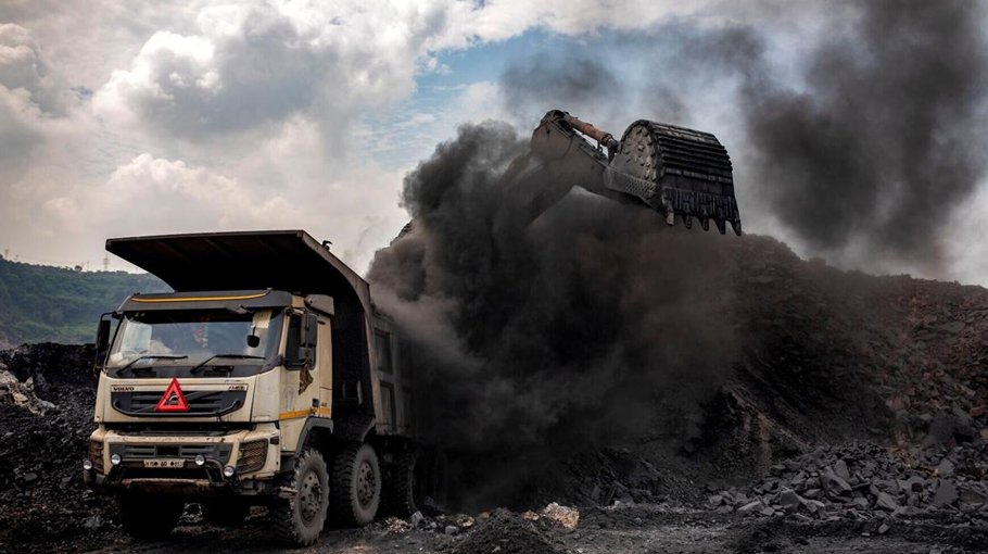Smog chokes Delhi as air pollution soars
