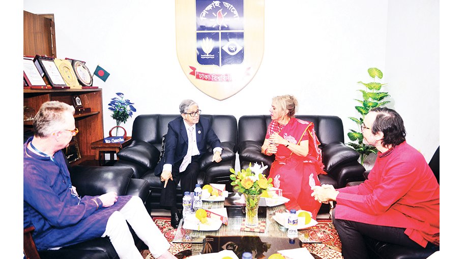 British Council chairman calls on DU VC