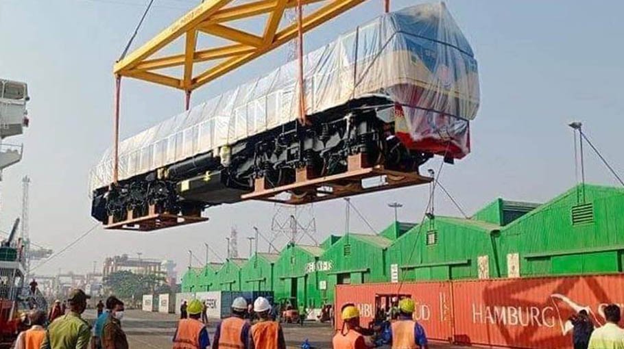 Ten locomotives arrive at Ctg port from South Korea