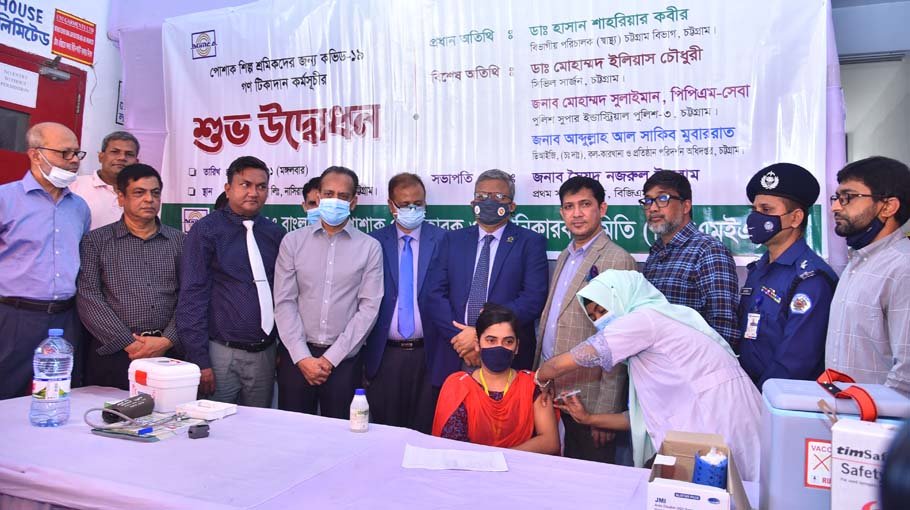 Garment workers get Covid jab without registration in Ctg