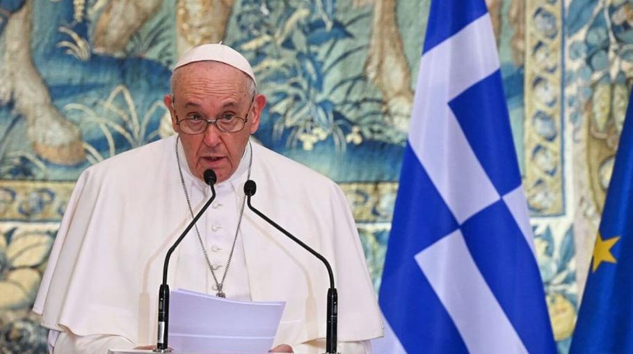 Citing ancient Greeks, Pope Francis laments threats to democracy