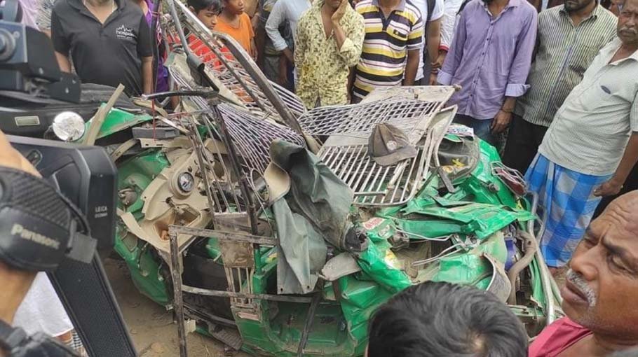 3 died in train-CNG-bus collision in Chattogram