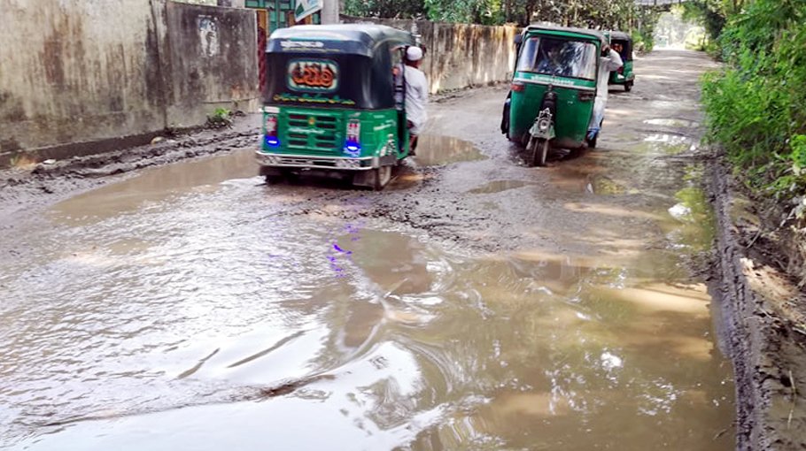 Extreme human suffering  on road in Mirsarai
