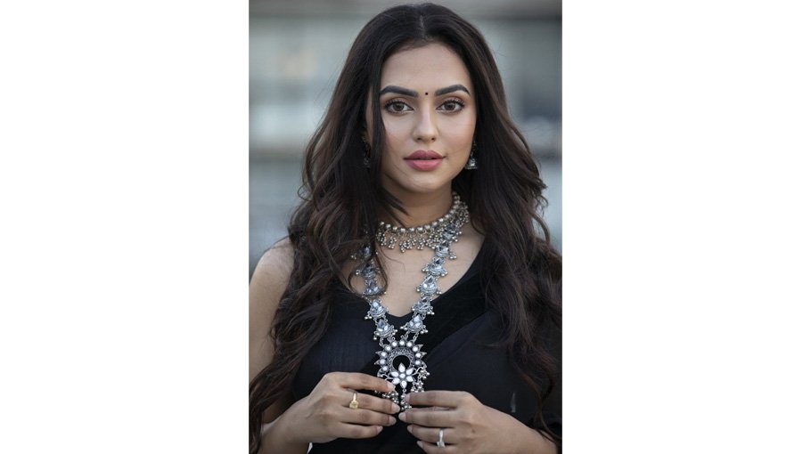 Faria receives her law degree from London