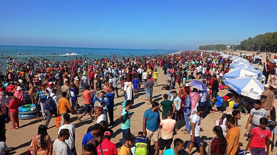 Cox’s Bazar draws crowd of tourists 