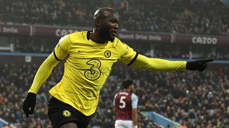 Lukaku returns to keep Chelsea's title hopes alive