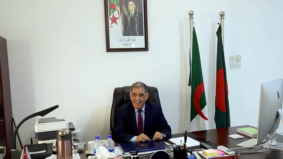 Algeria plays regional role which naturally belongs to both at the Arab and African levels: Rabah LARBI