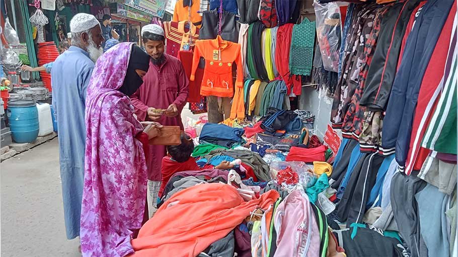 Sale of winter clothes up in Patuakhali
