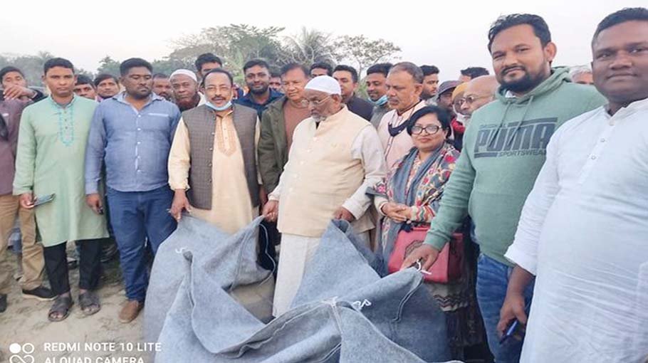 Geo bags being thrown to protect embankment