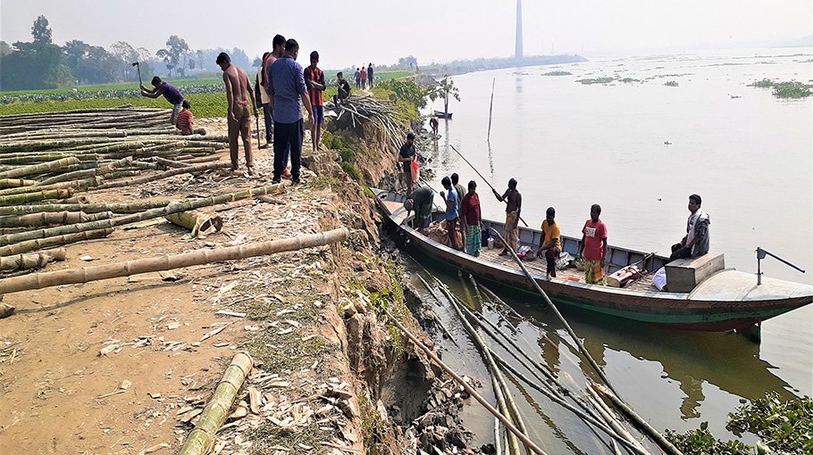 People worried over river erosion in Sirajdikhan