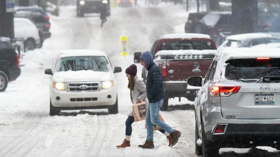 Millions hunker down as storm hits eastern US