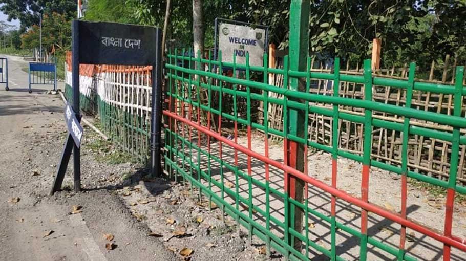 Spectacular bamboo fencing depicting nat’l flag along border with India