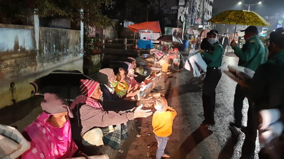 CMP distributes blankets to helpless people