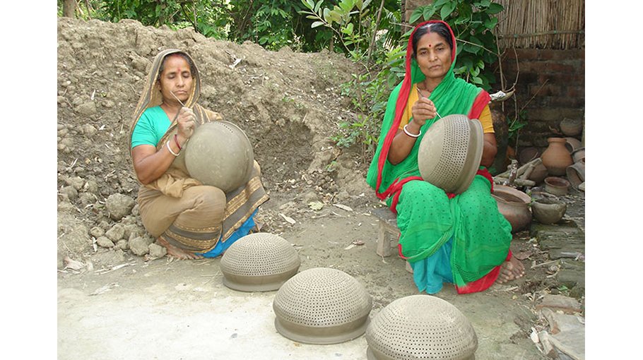Clay pottery: A heritage dying out slowly