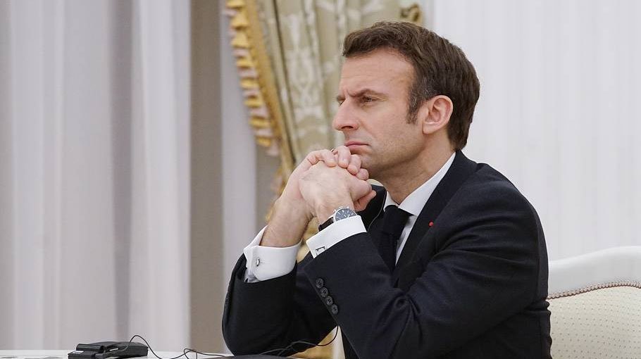 Macron calls his dialogue with Putin substantive, rich
