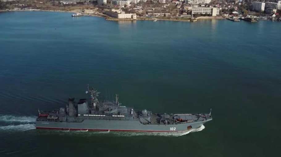 More than 30 Russian ships start drills  near Crimea