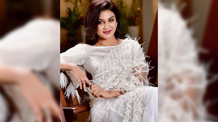 Jaya starts shooting for ‘Putul Nacher Itikotha’