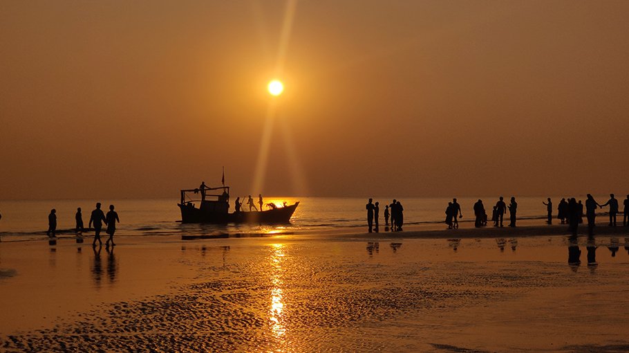 Kuakata remains almost empty on Valentine’s Day
