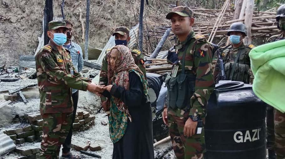 Bangladesh Army stand beside homeless Ayesha 