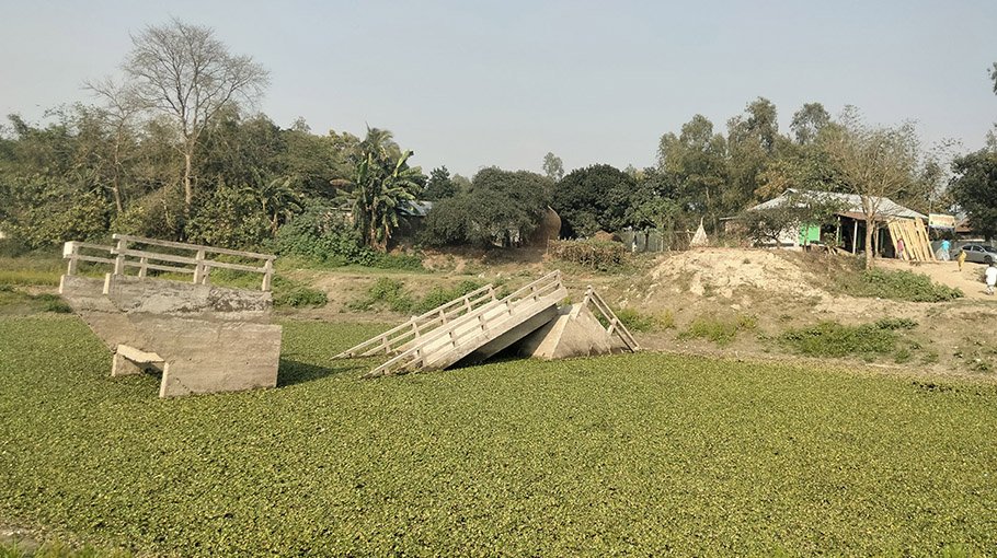 Bridge in Islampur left useless for long