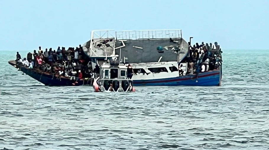 Boat carrying Haitian migrants grounds off the Florida Keys