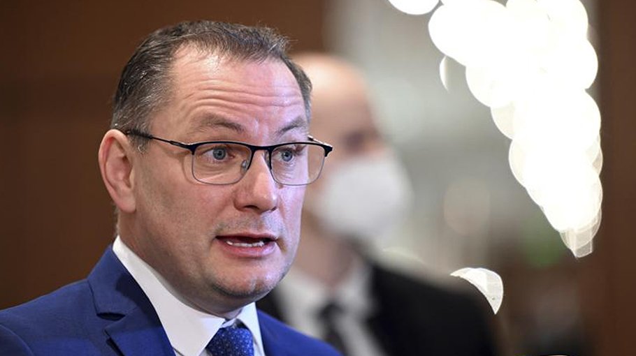 German court rules for intel agency against far-right party