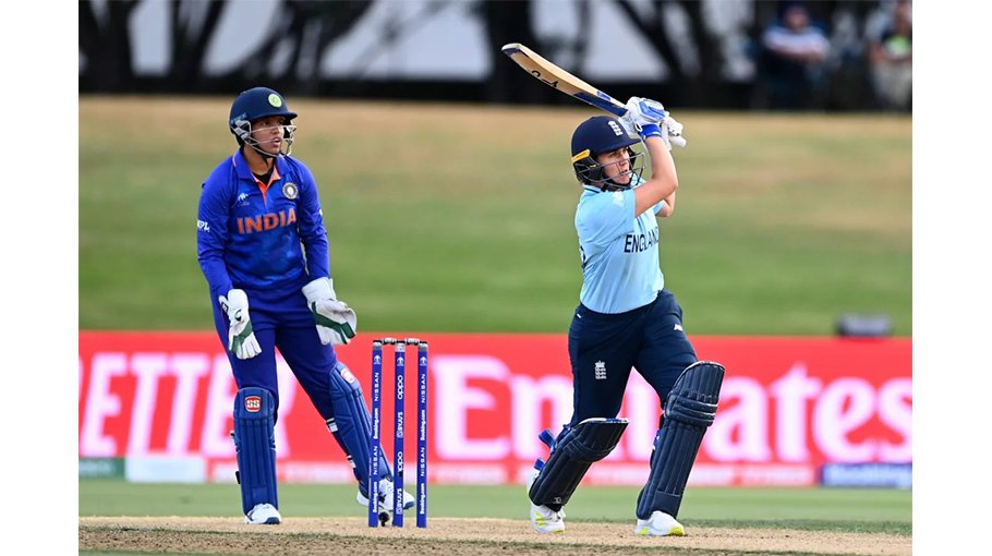 ‘Scrappy’ England beat India to keep WC hopes alive