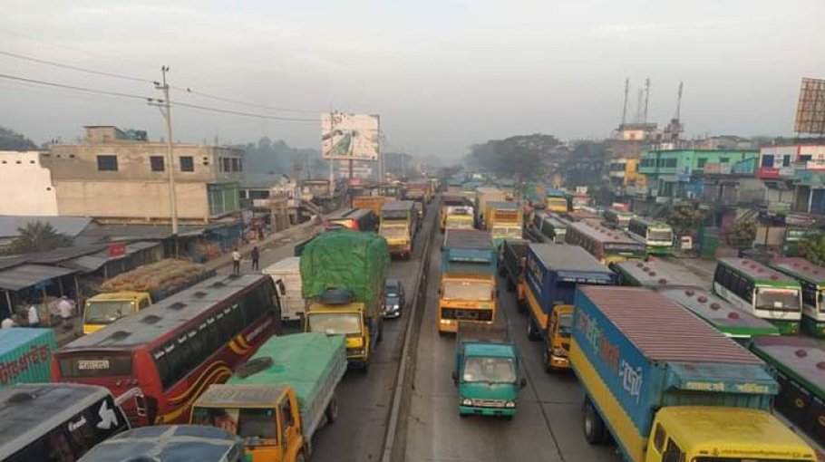 Cumilla police plan to reduce traffic congestion on highway