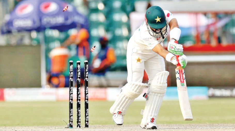 Starc and Cummins spark collapse