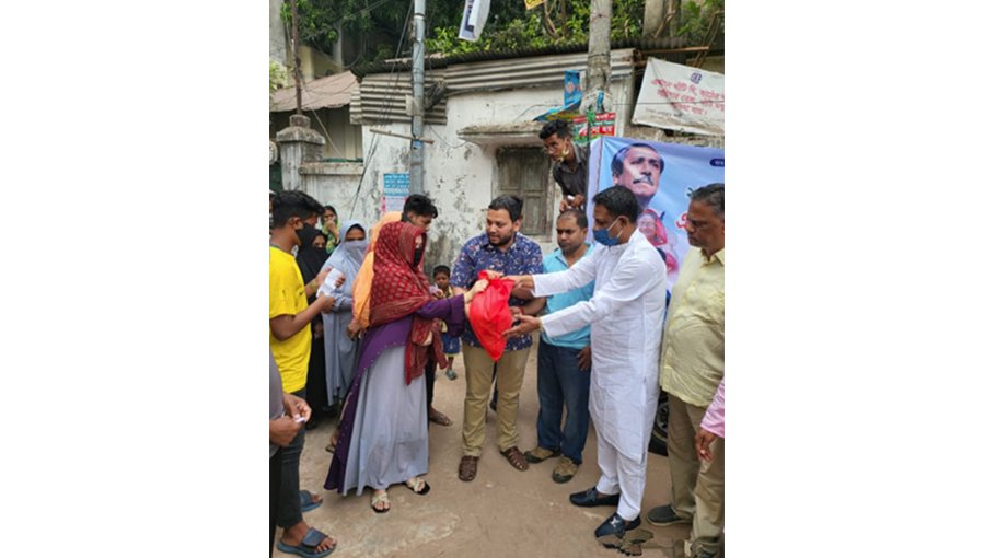 Mohiuddin Chowdhury Foundation distributes Iftar items