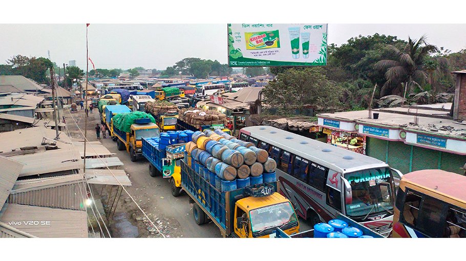 Heavy traffic jam cripples  Daulatdia Ferry Ghat 