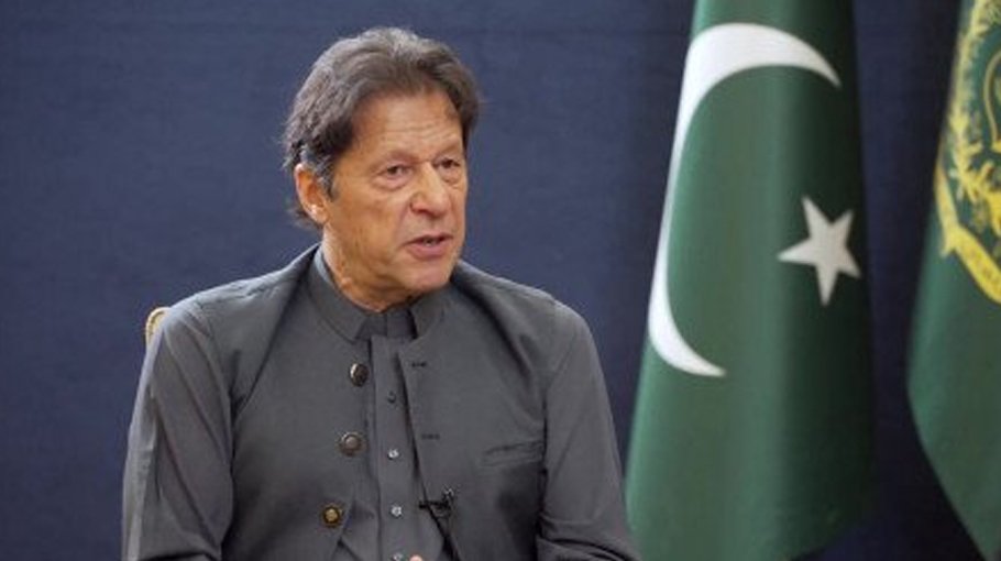 Pakistan sinks into  constitutional crisis
