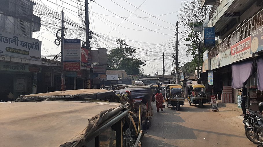 Three-wheelers create gridlock in Kishoreganj