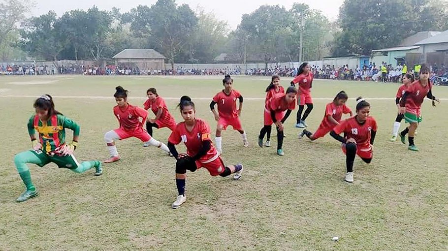4 female booters going to Portugal