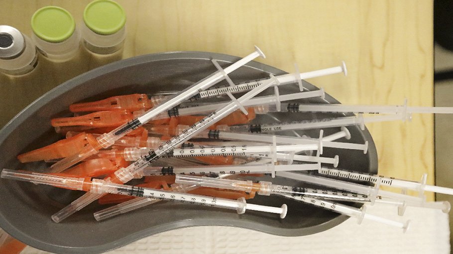 US experts wrestle with how to update Covid vaccines