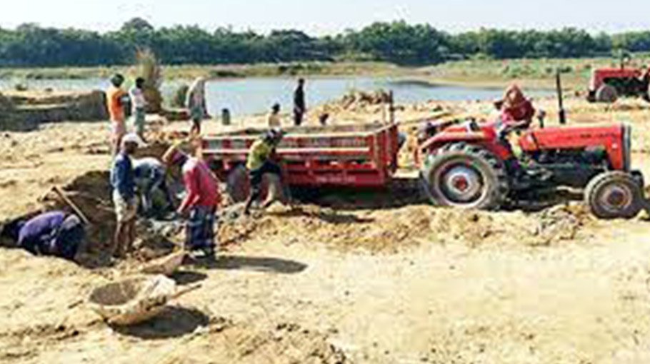 Mindless sand mining in  Gaumati goes unabated