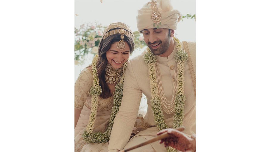 Ranbir, Alia finally  tie the knot!