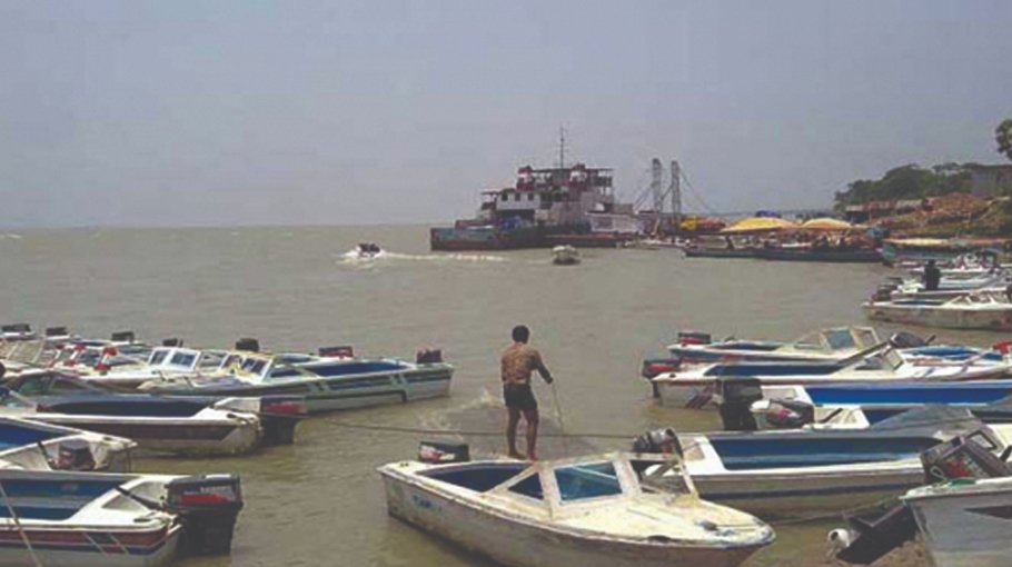 Teenager dies as speed boat capsizes in Bay during nor'wester