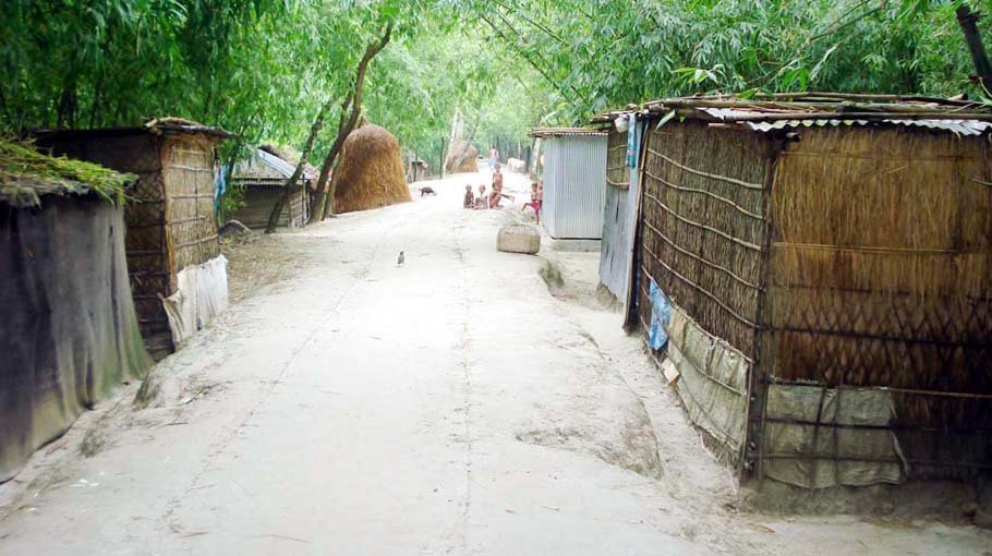 Rough weather worries Char  people in Rangpur