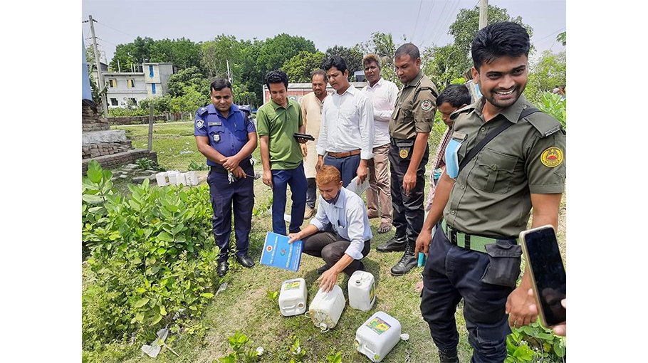 Mobile court fines 4 shops for selling adulterated oil