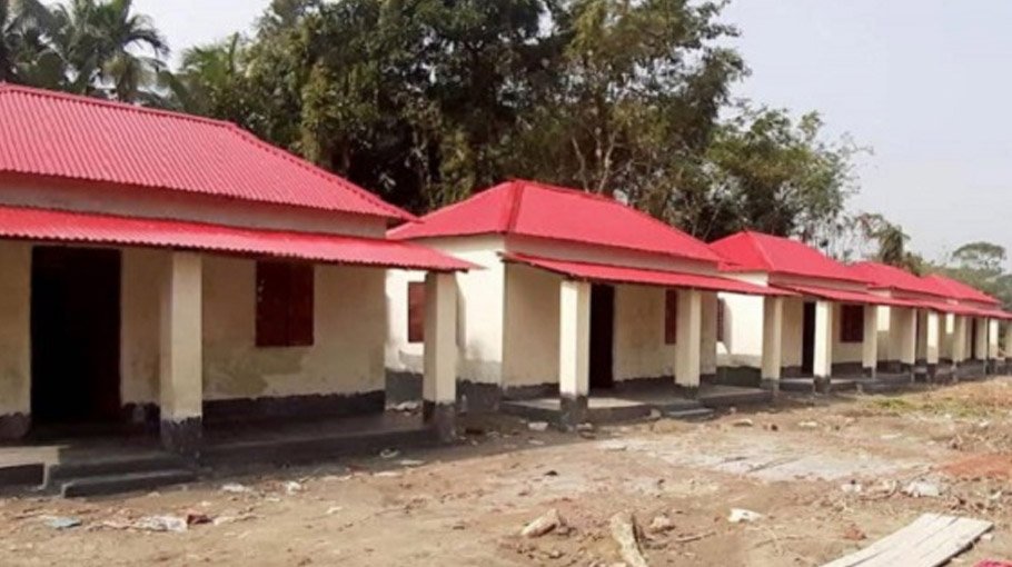 33,000 more families to  get houses as Eid gift  